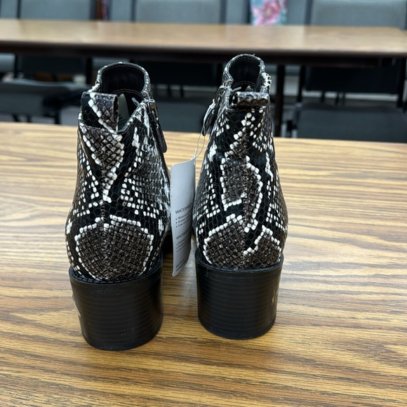 NWT Aqua College Womens KARLIE Boot Black White Leather Rubber Waterproof 7M - Picture 6 of 12